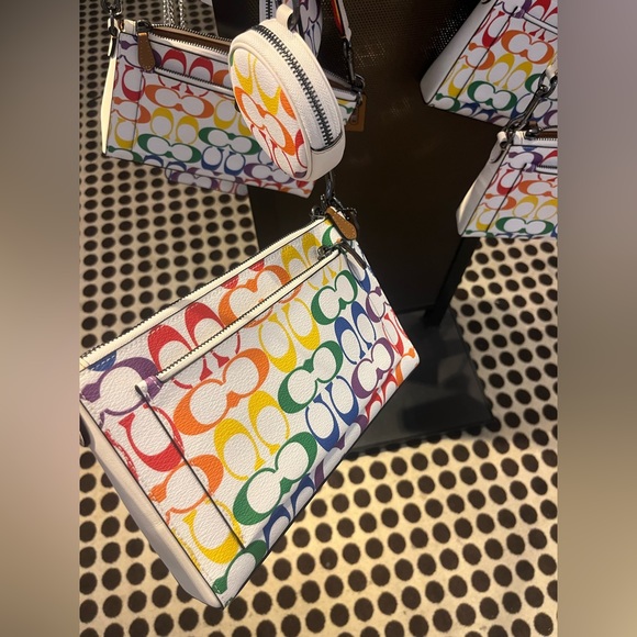 New Coach Poppy Crossbody In Rainbow Signature Canvas Limited Edition 🌈 - Picture 7 of 8